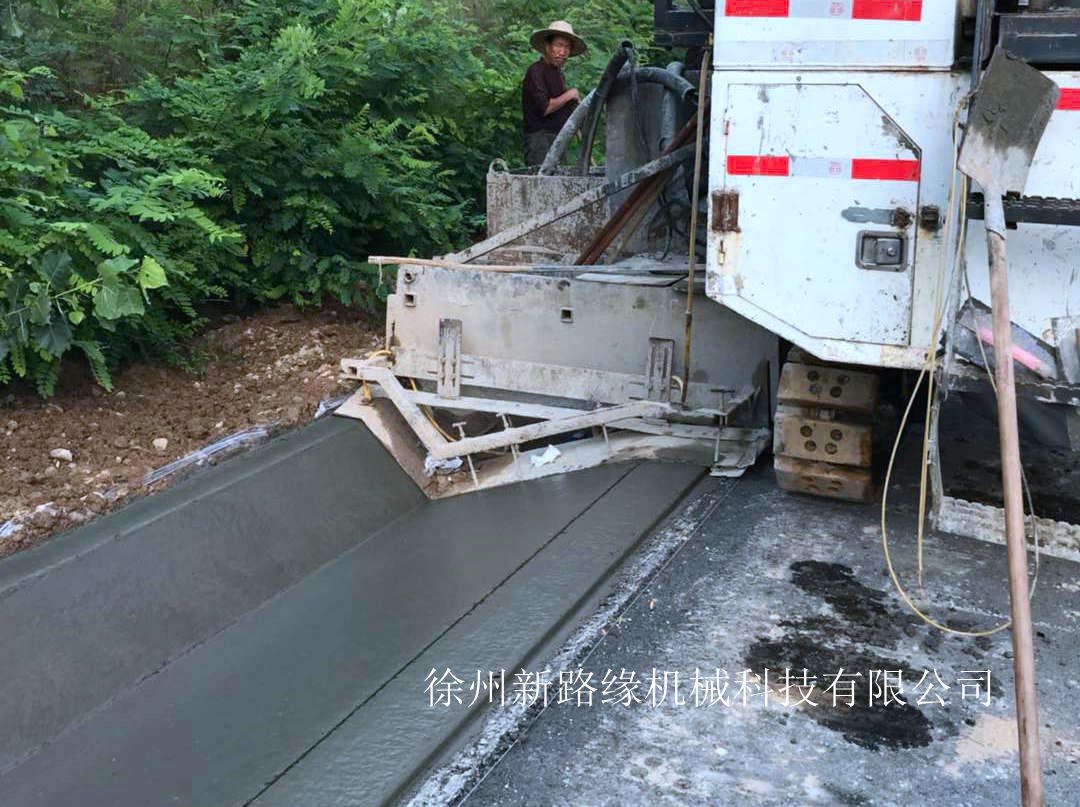 混凝土攤鋪機的施工技術(shù)、安全操作