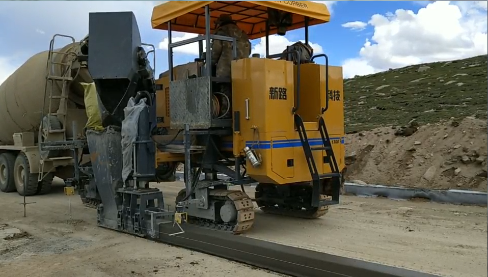 混凝土攤鋪機(jī)一天最多能攤鋪多少米？