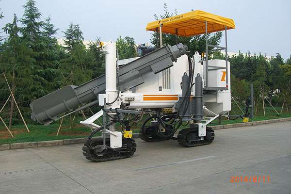 為了不影響路緣石滑模機的正常使用，要定期保養(yǎng)和維護路緣石滑模機