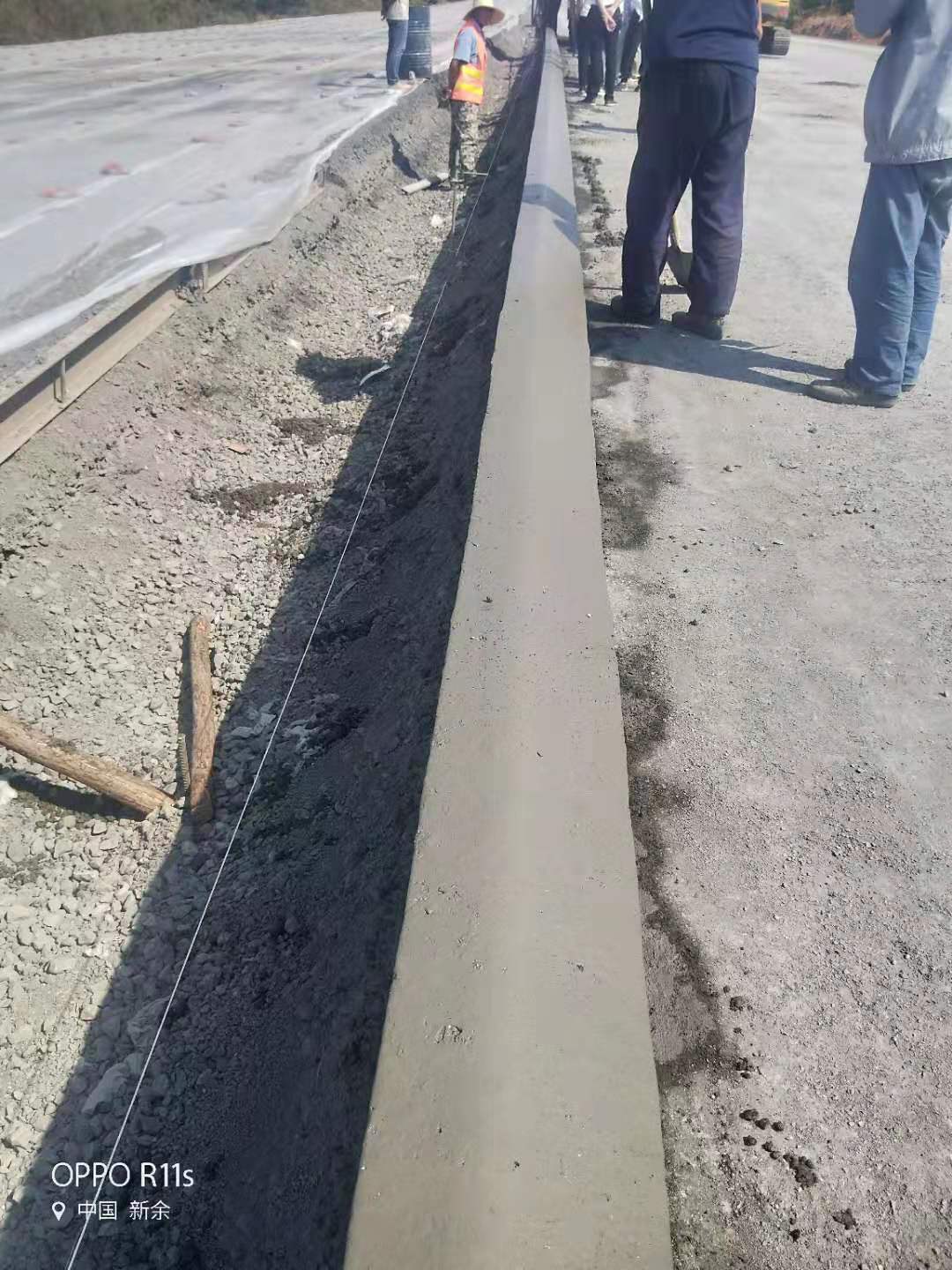 水泥混凝土路緣石滑模機實用嗎？